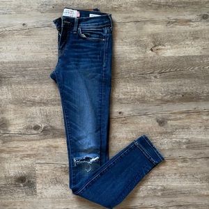 NWOT Lucky Brand Skinny Jeans